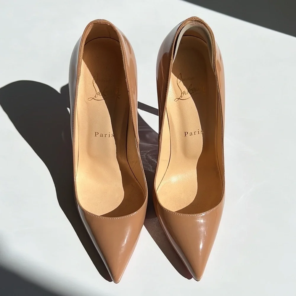 Christian Louboutin So Kate Patent-Learher Nude Heels!